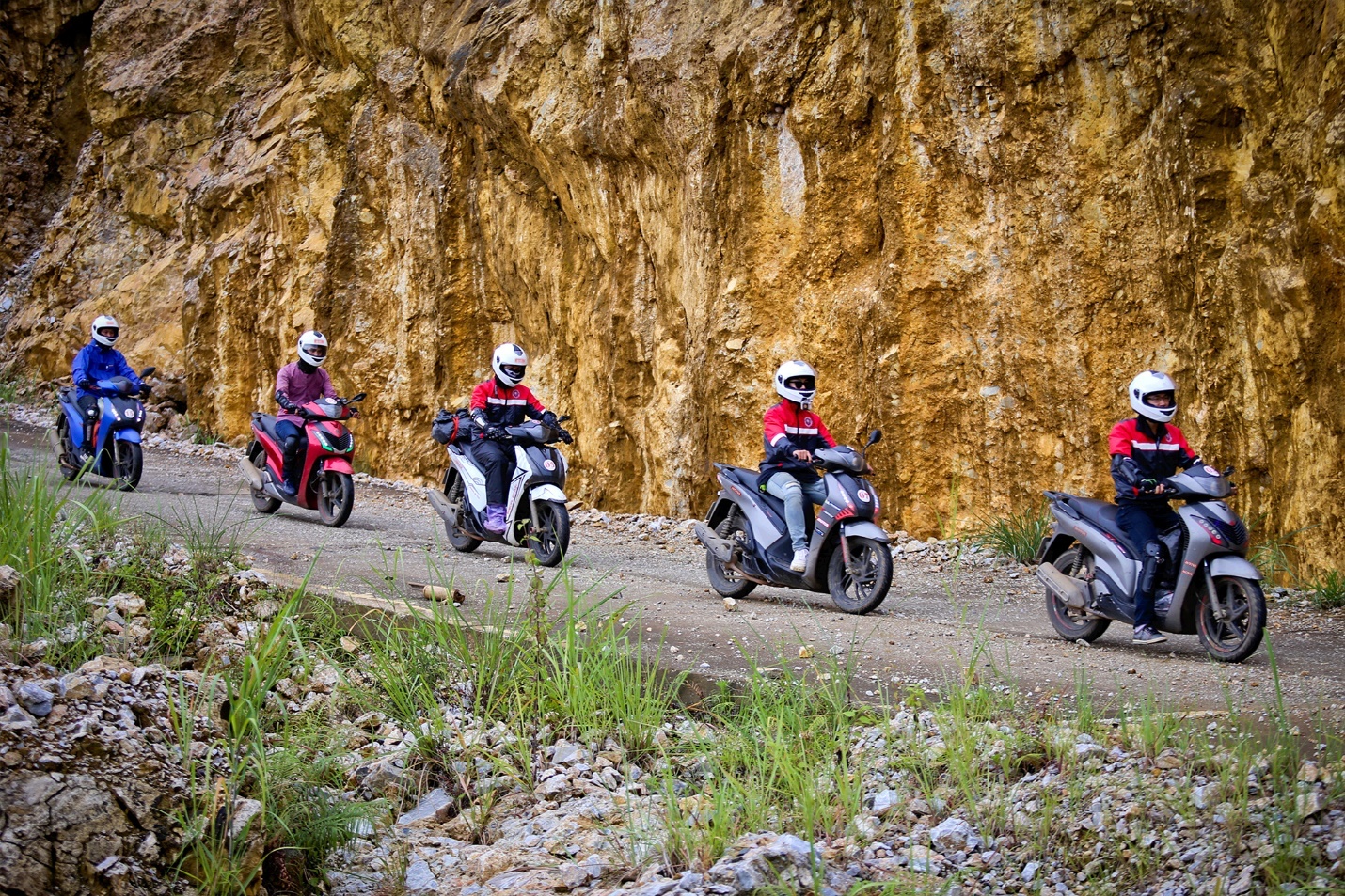 Dầu nhớt Motul ảnh 2 Dau nhot Motul anh 2