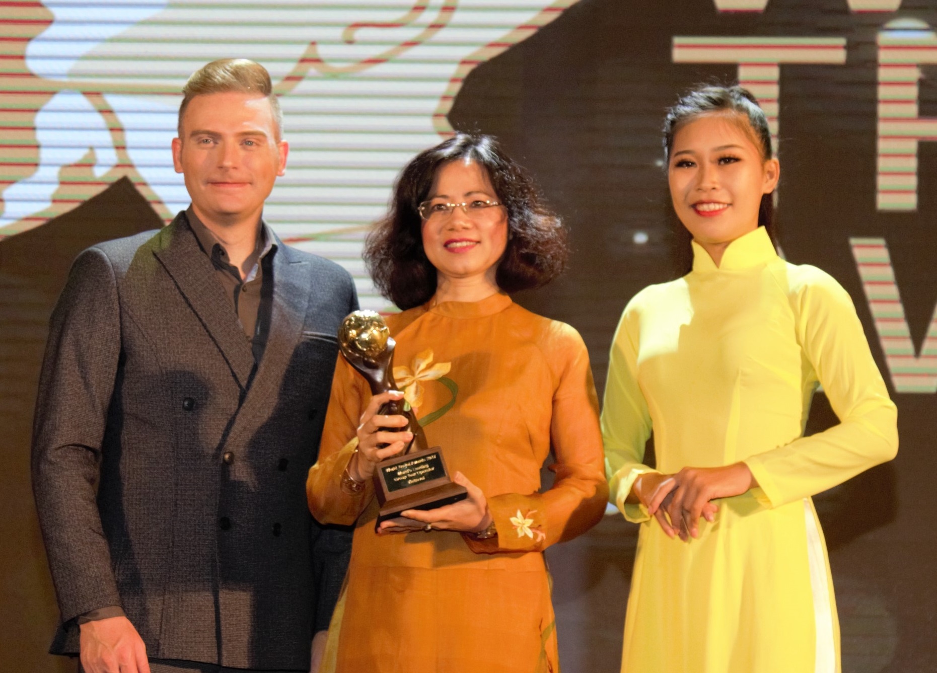 Vietravel nhan giai 'Nha dieu hanh tour tron goi hang dau the gioi' hinh anh