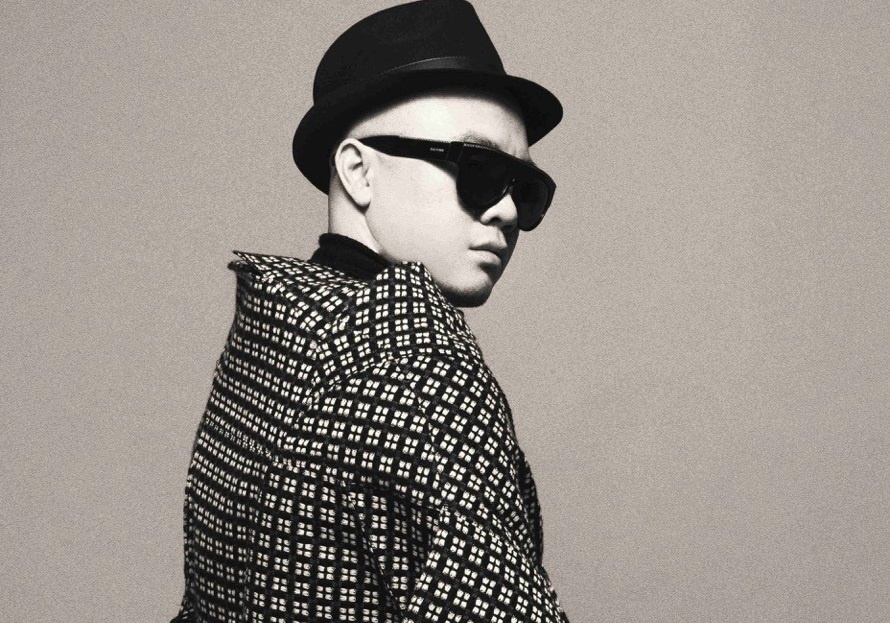 Do Manh Cuong chay nuoc rut truoc them show thoi trang 10 ty hinh anh