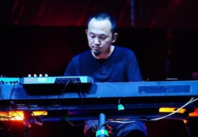 Nhac si Quoc Trung dua lich su dat nuoc vao 'dem nhac vang muoi' hinh anh