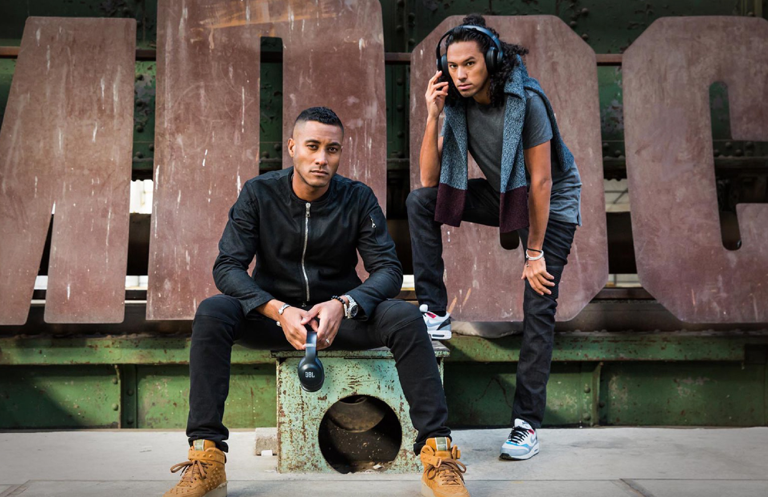 Dan DJ dinh dam se tham gia dem nhac cua Armin hinh anh