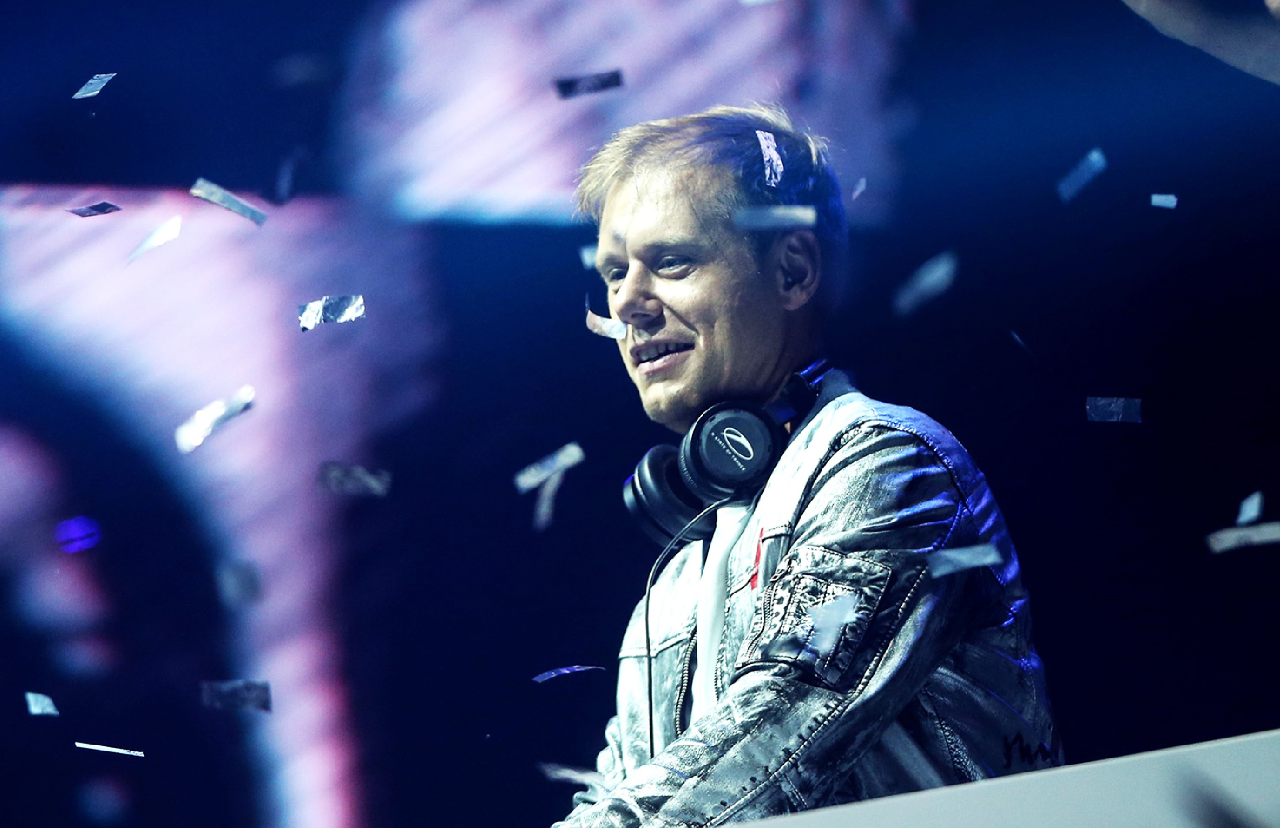 Armin Van Buuren by VinaPhone ảnh 1 Armin Van Buuren by VinaPhone anh 1