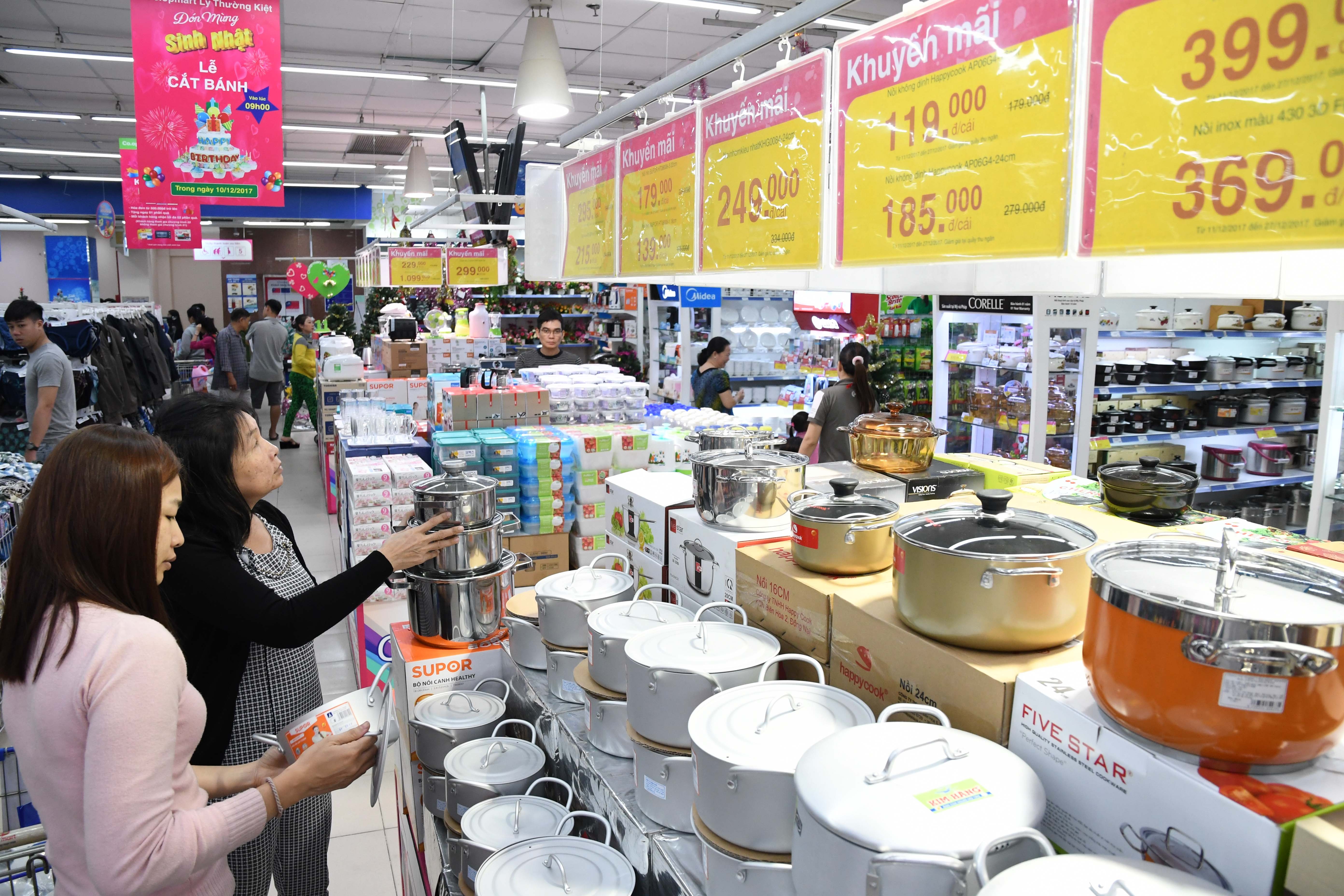 Sieu thi Co.opmart Ha Tien tap nap khach nho giam gia manh hinh anh