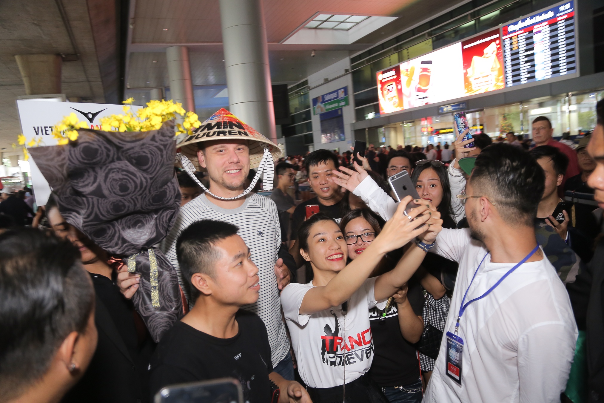 Armin Van Buuren by VinaPhone anh 5