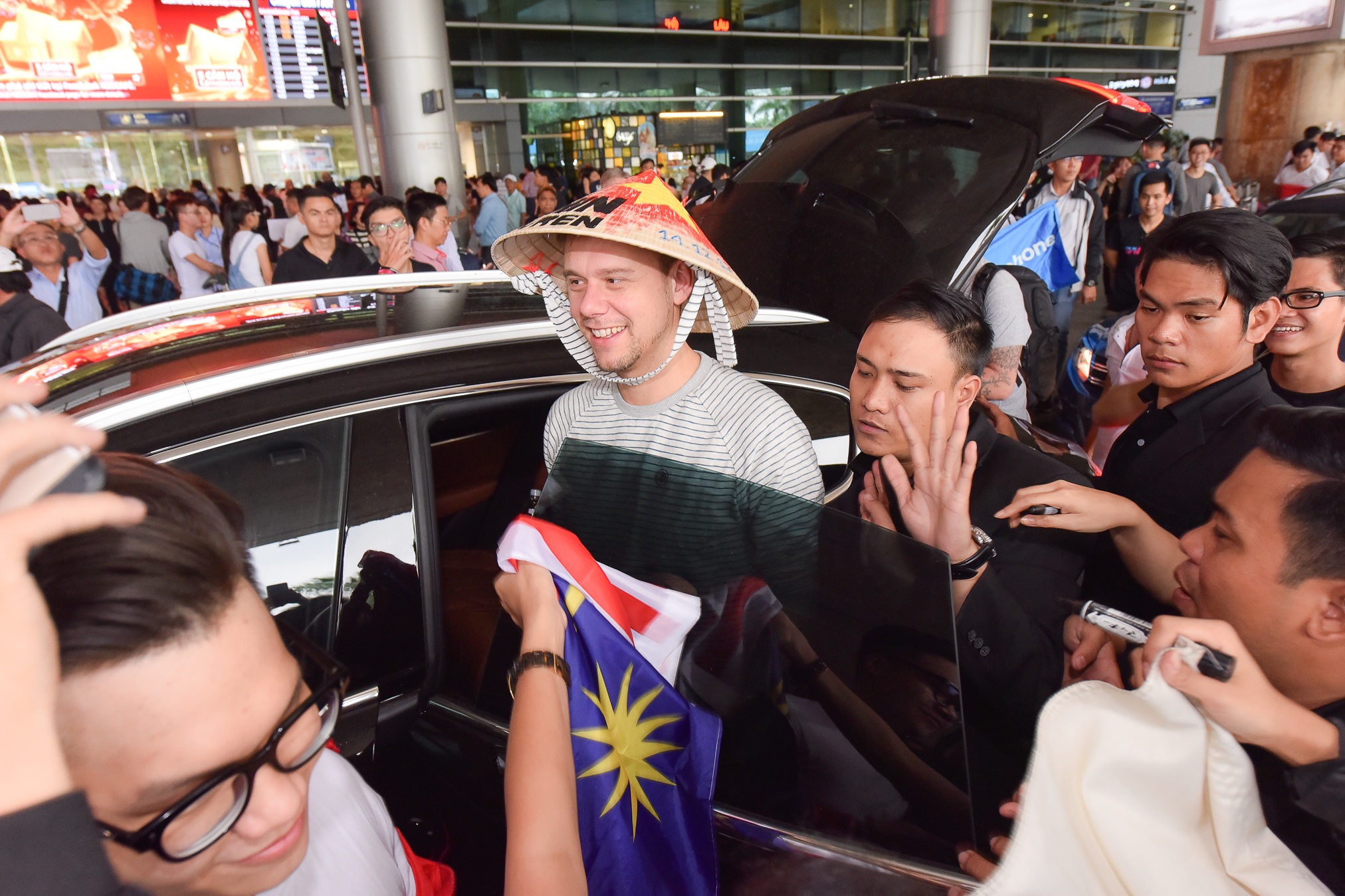 Armin Van Buuren by VinaPhone anh 8