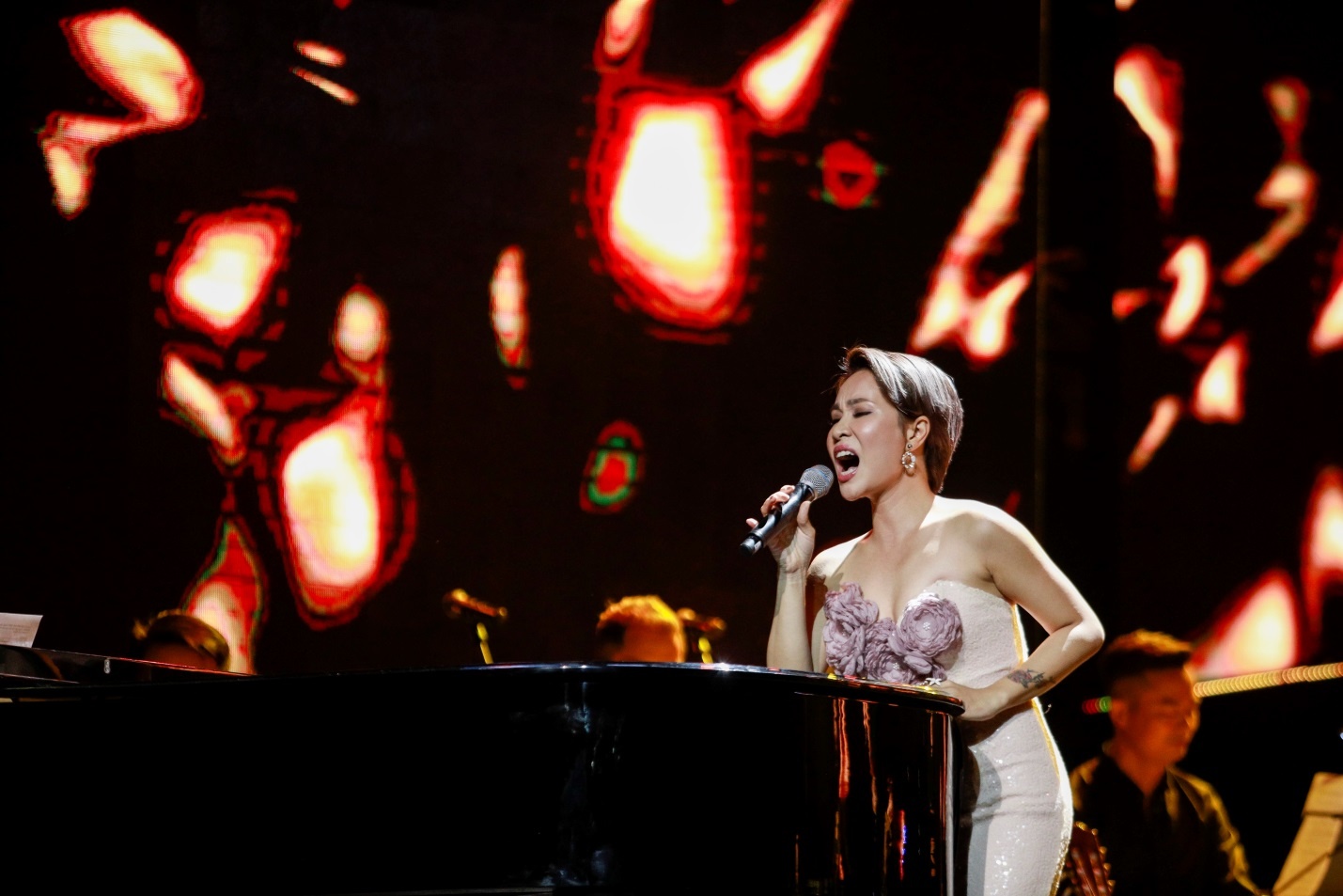 Anhcom productions anh 4