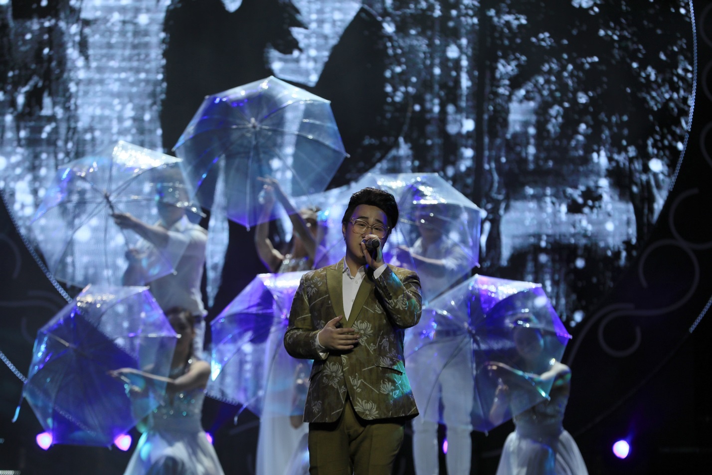 Anhcom productions anh 7