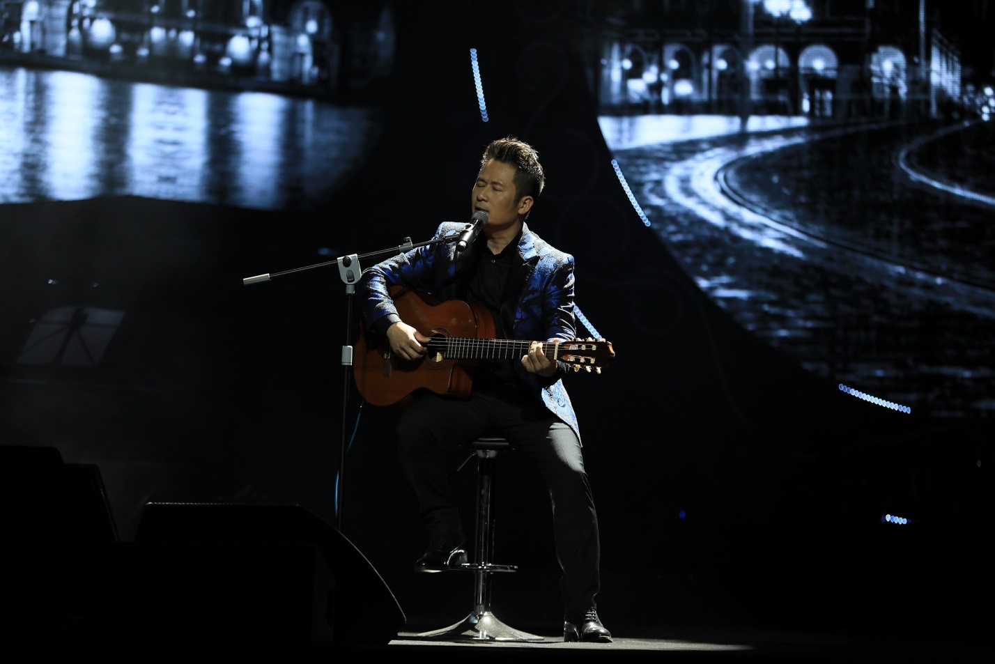 Anhcom productions anh 10