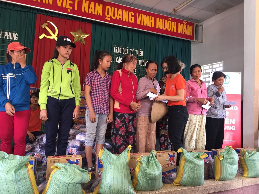 C.T Group ho tro ba con vung bao mien Trung hinh anh