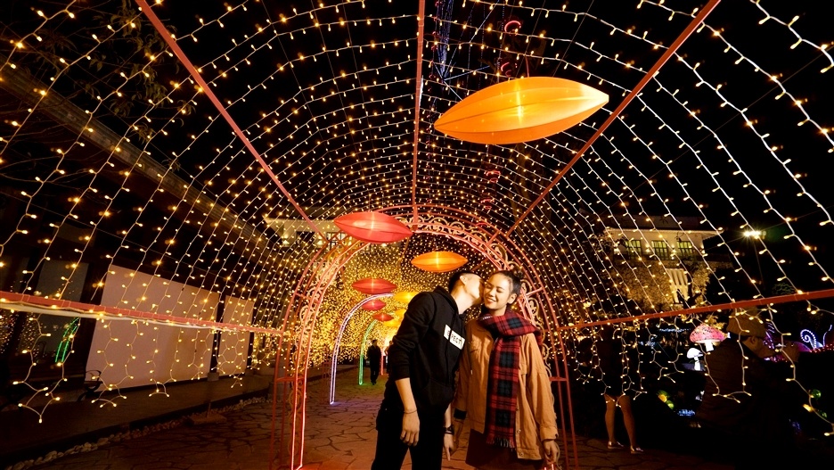 Lan dau to chuc le hoi anh sang tai Sun World Halong Complex hinh anh