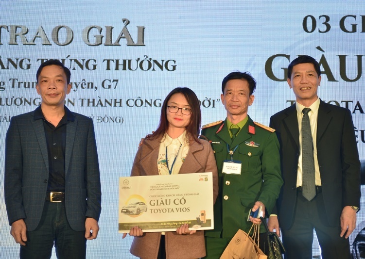 Trung Nguyen tang xe hoi Toyota Vios cho khach hang may man hinh anh