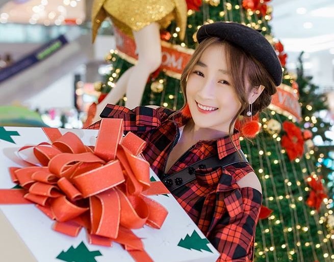 Hot girl Viet don Giang sinh ra sao? hinh anh