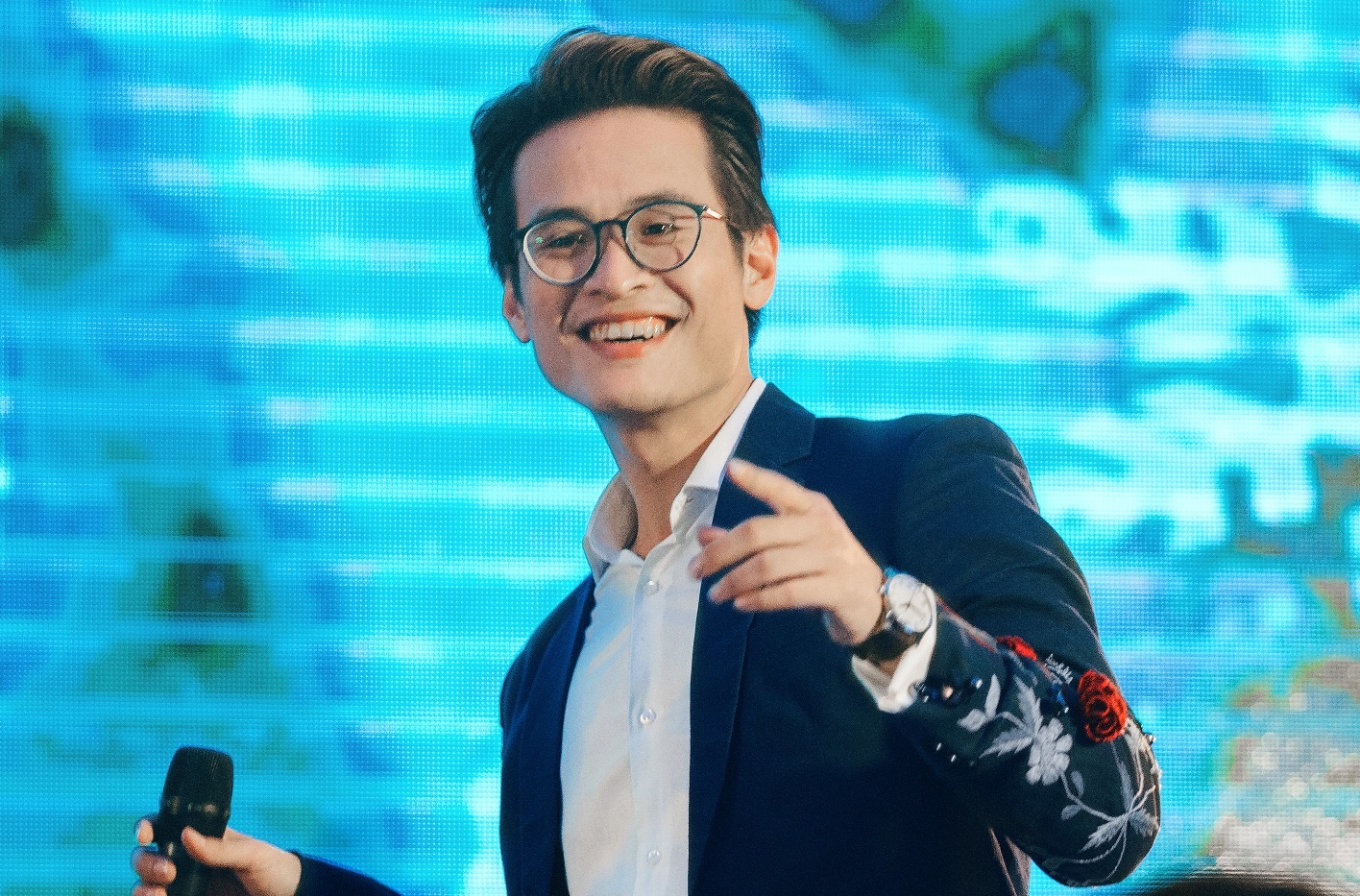 Fan nu noi gi ve ca khuc moi cua Ha Anh Tuan trong dip Giang sinh? hinh anh