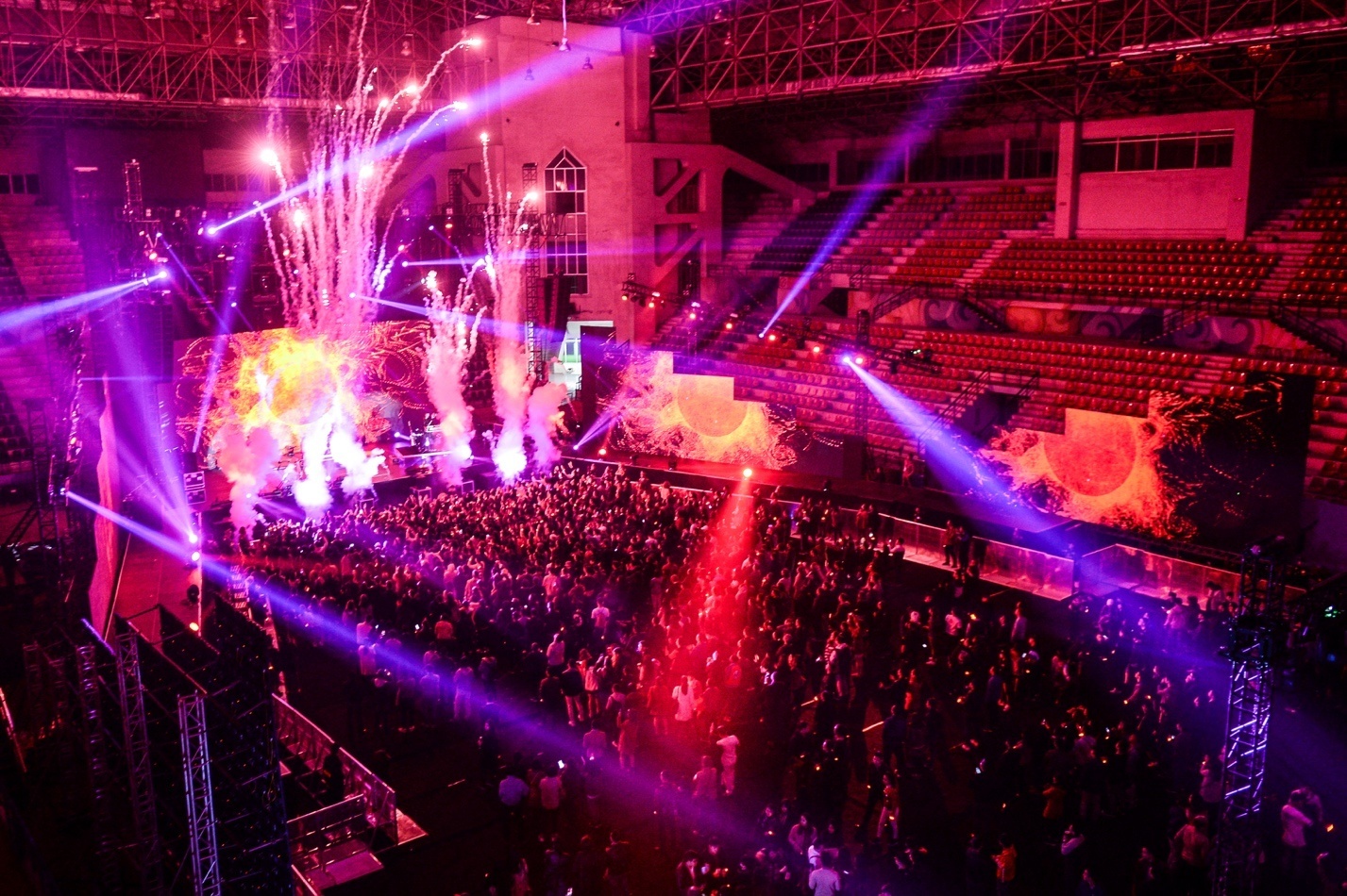 Tiec Giang sinh 'The Arena First Christmas' dam chat trance hinh anh