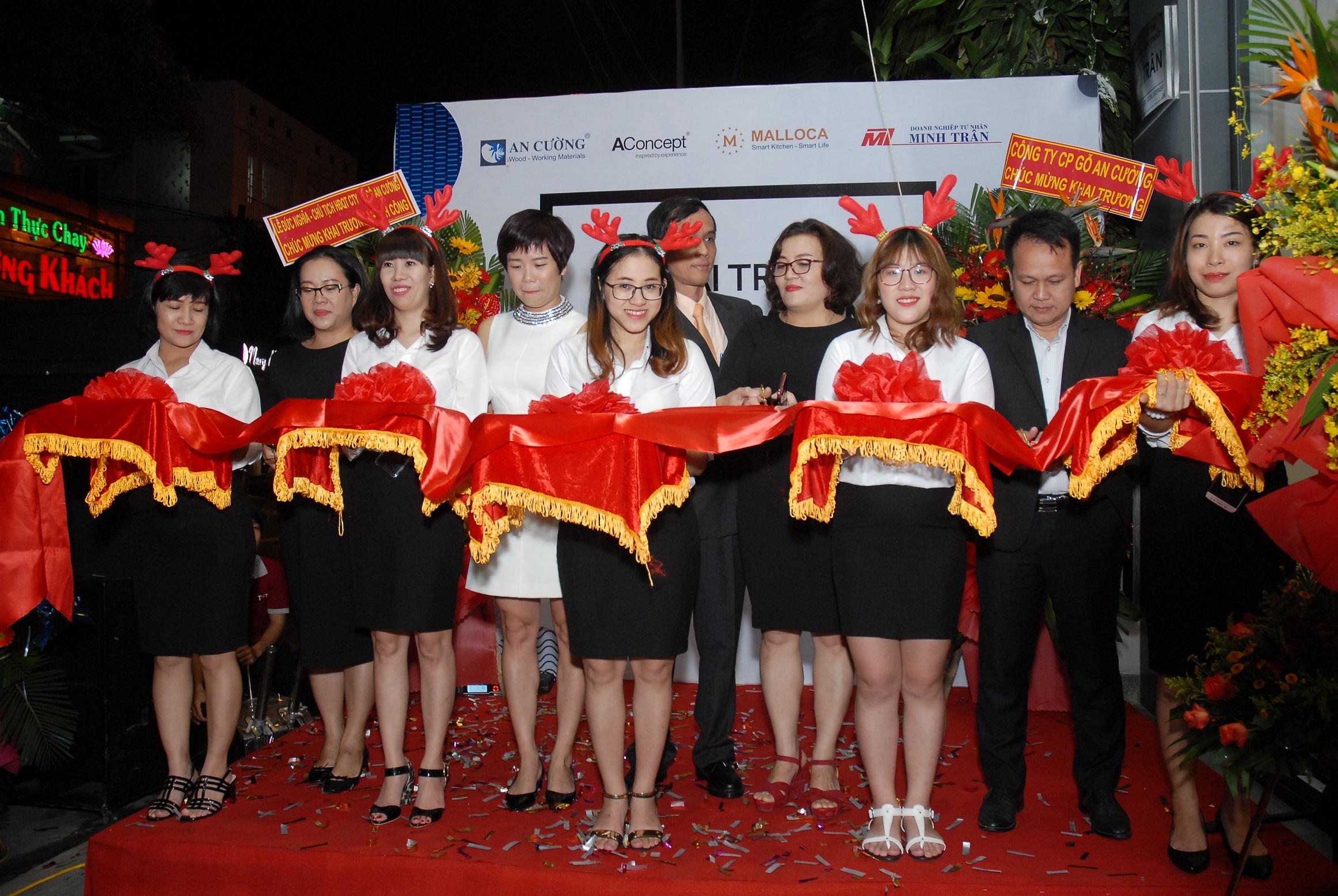 Khai truong One Stop Shopping Center tai Da Nang hinh anh