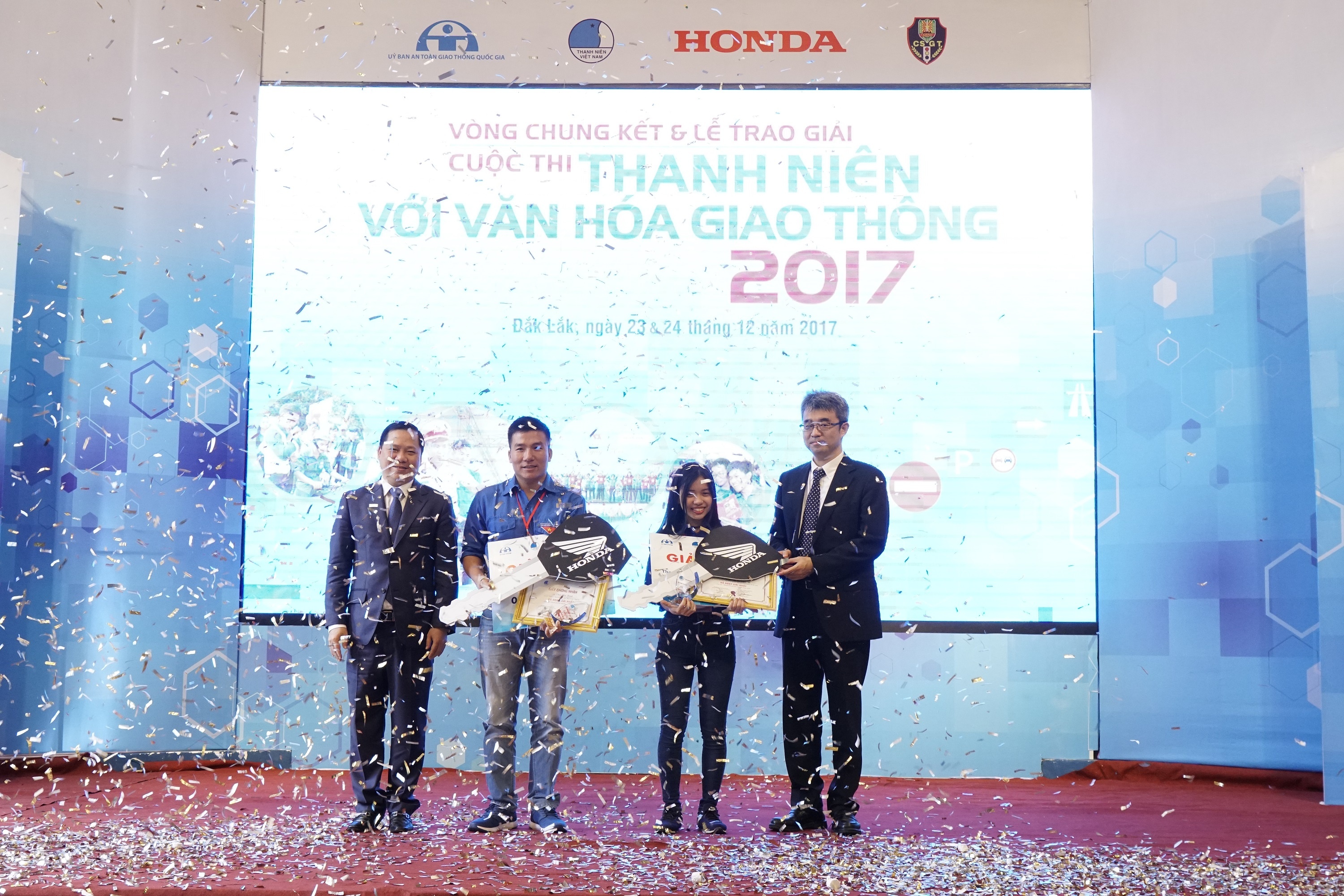 Thanh nien voi van hoa giao thong 2017 anh 3
