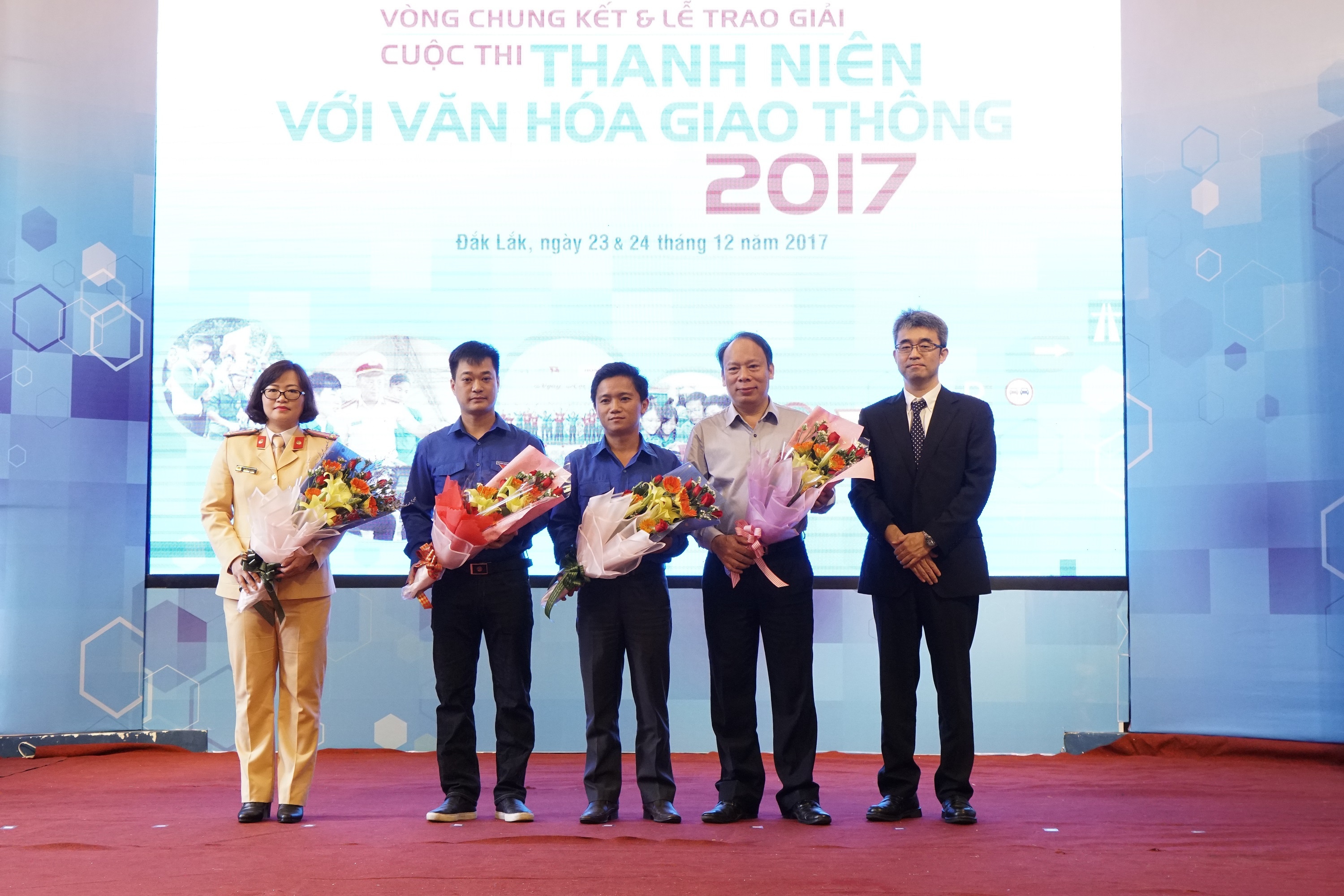 Thanh nien voi van hoa giao thong 2017 anh 2