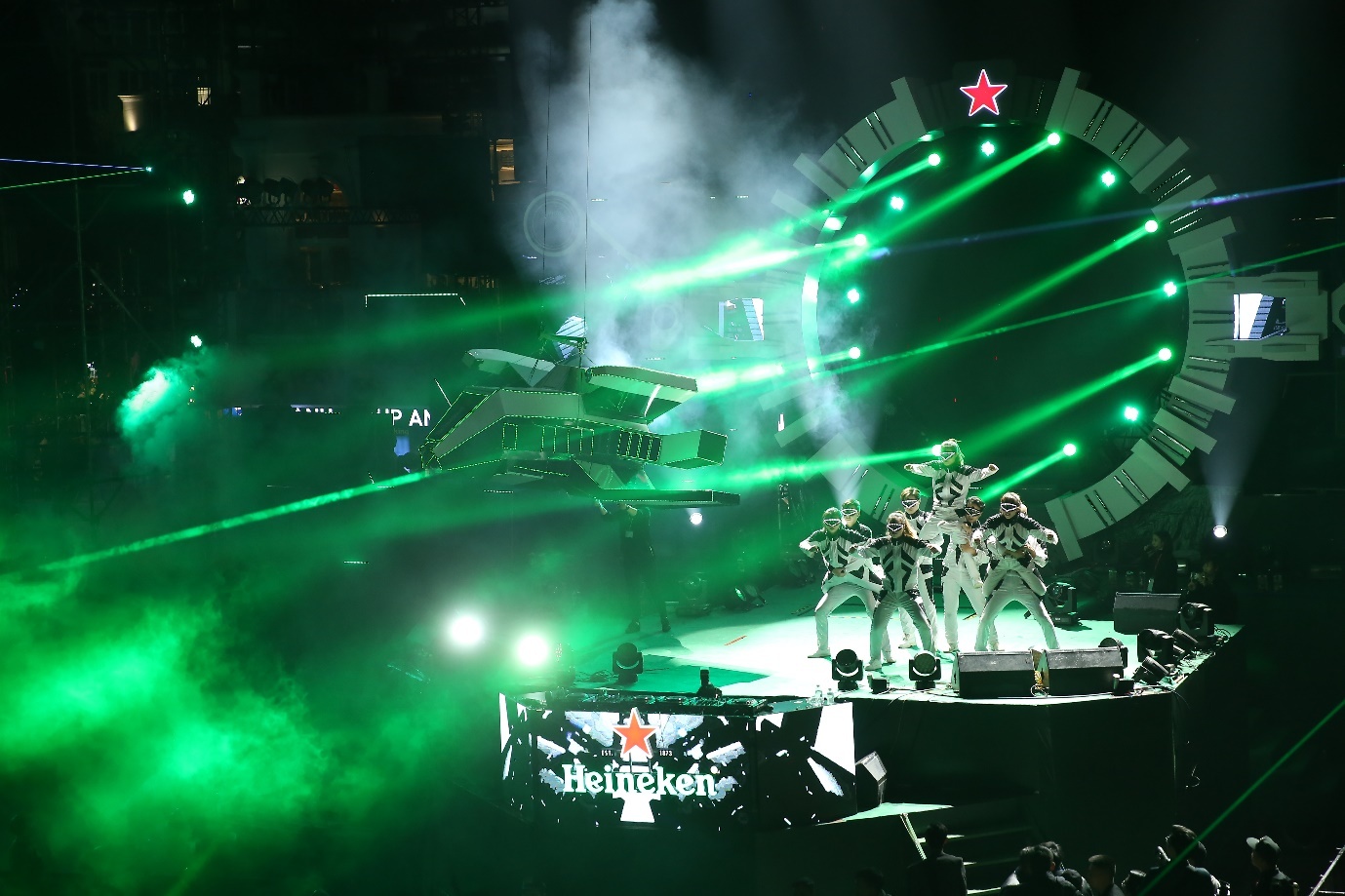 Nguoi dan thu do ‘du hanh toi tuong lai’ cung Heineken Countdown Party hinh anh