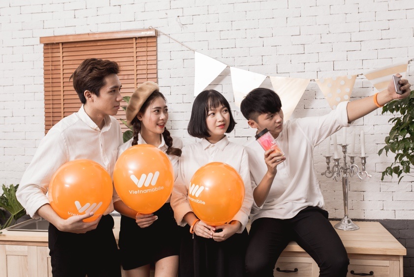 Hang loat qua tang hap dan trong khuyen mai Tet cua Vietnamobile hinh anh