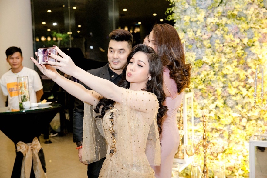 Laura Sunshine anh 6