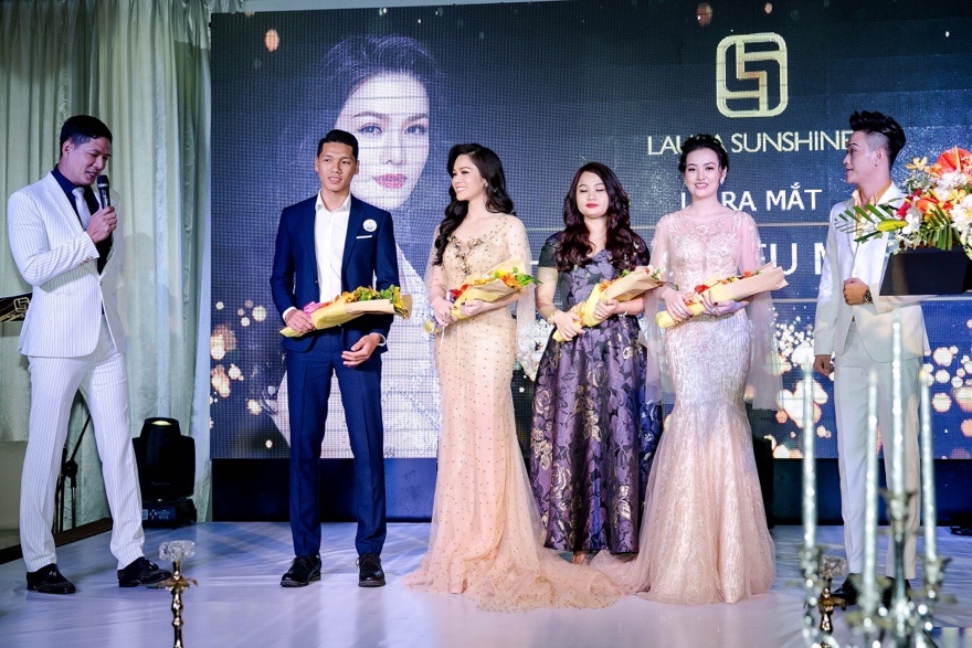 Laura Sunshine anh 7