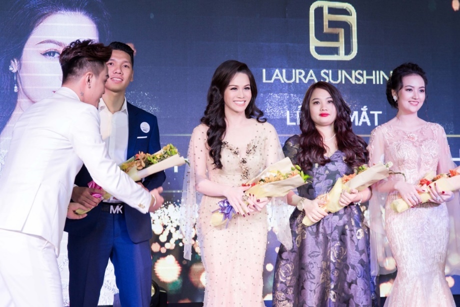 Laura Sunshine anh 9