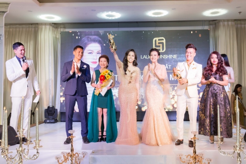 Laura Sunshine anh 10