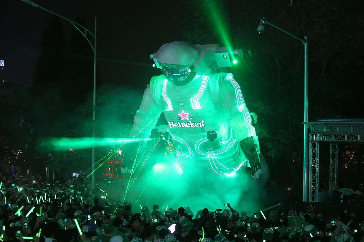 Nhin lai khoanh khac giao thua an tuong tai 'Heineken Countdown Party' hinh anh