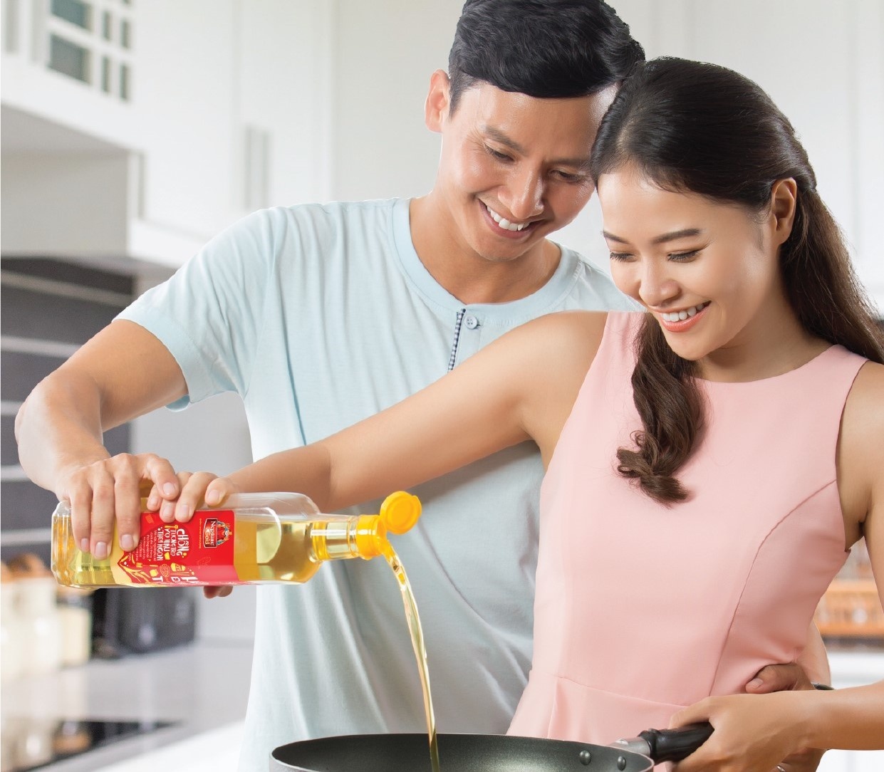 Phu nu dang mat 2,5 thang lam 'viec khong luong' moi nam hinh anh