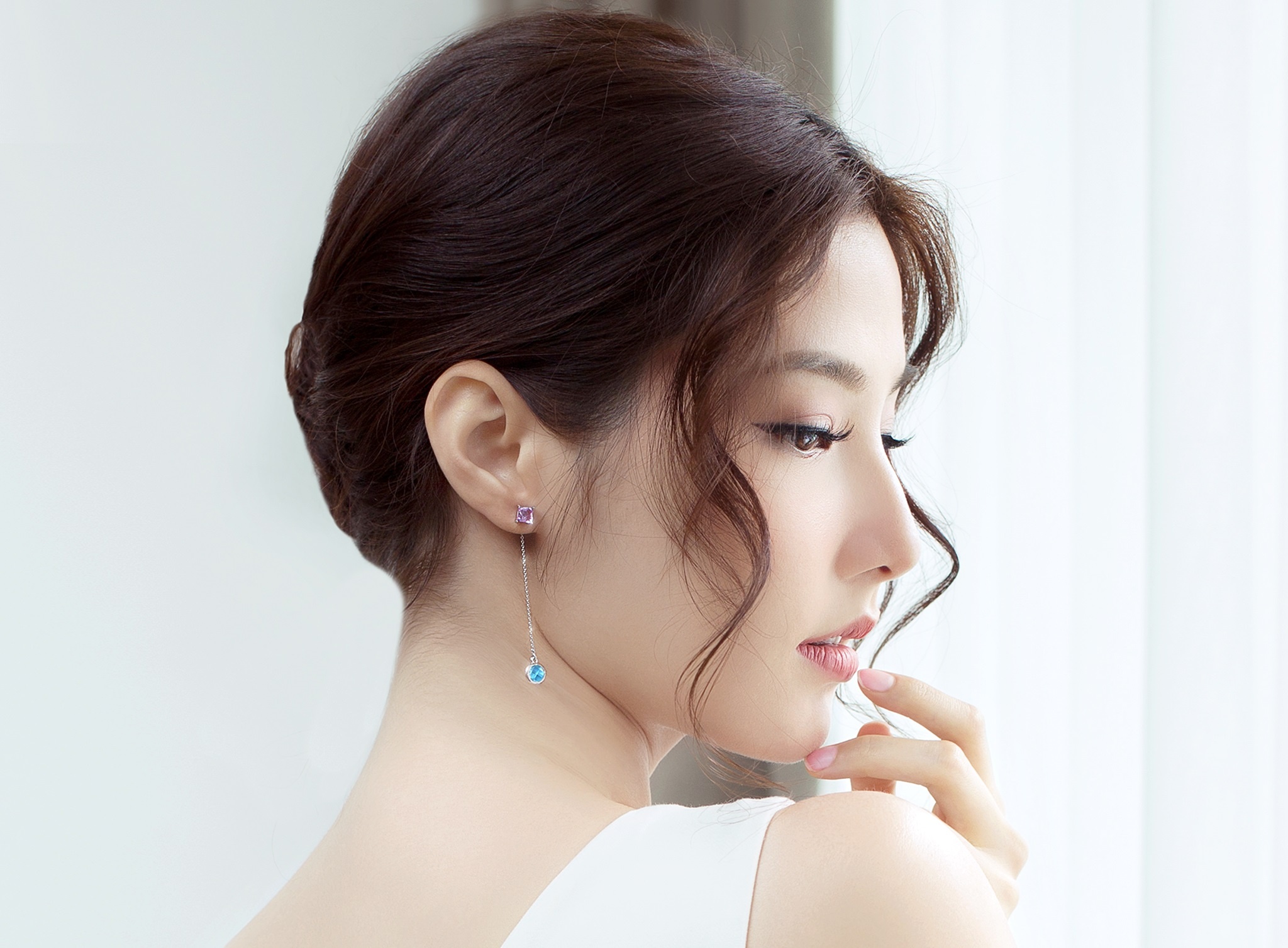 Diem My 9X bat mi cong thuc '4 doi hoa tai, 20 cach phoi' hinh anh