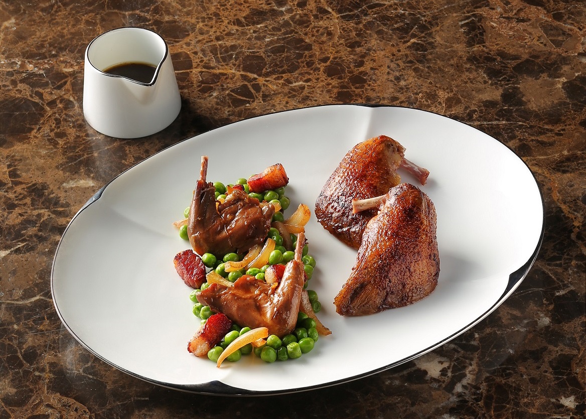 Khi am thuc Phap - Viet hoa dieu tren ban tiec hinh anh