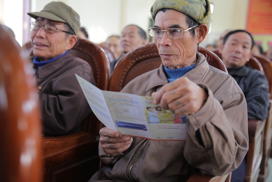 22.000 nguoi dan Ninh Binh nhan bao hiem mien phi hinh anh