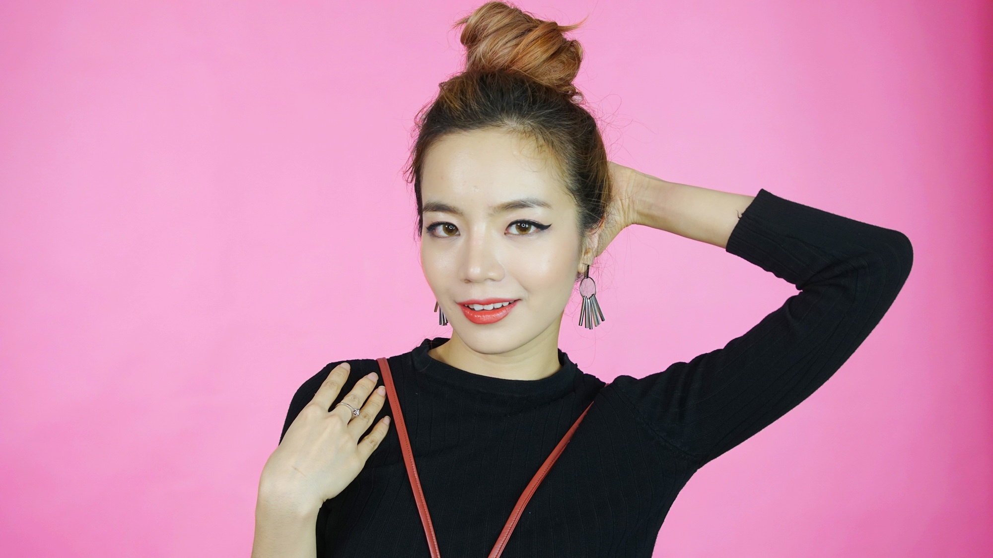 Bi quyet duong am cua beauty blogger trong ngay lanh hinh anh