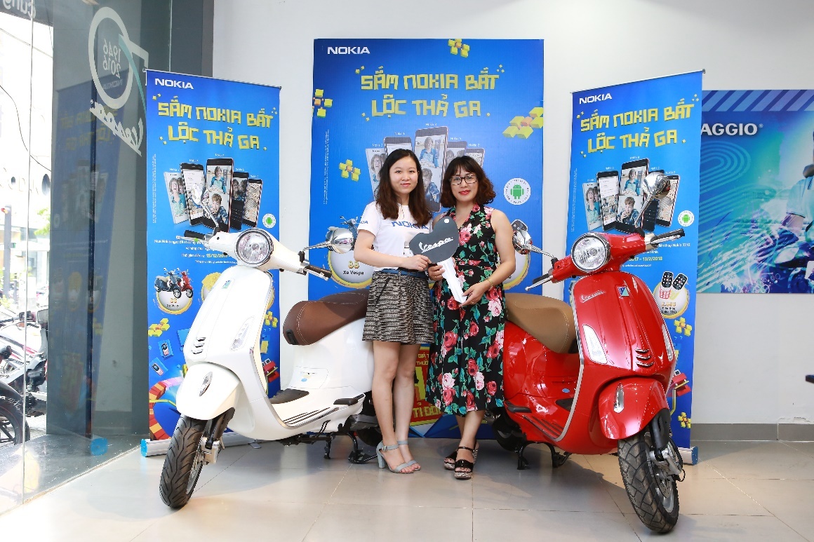 Hang nghin khach hang ‘bat loc’ may man cung Nokia hinh anh