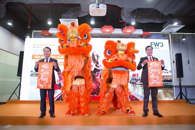 FWD khai truong van phong thu 3 tai Viet Nam hinh anh
