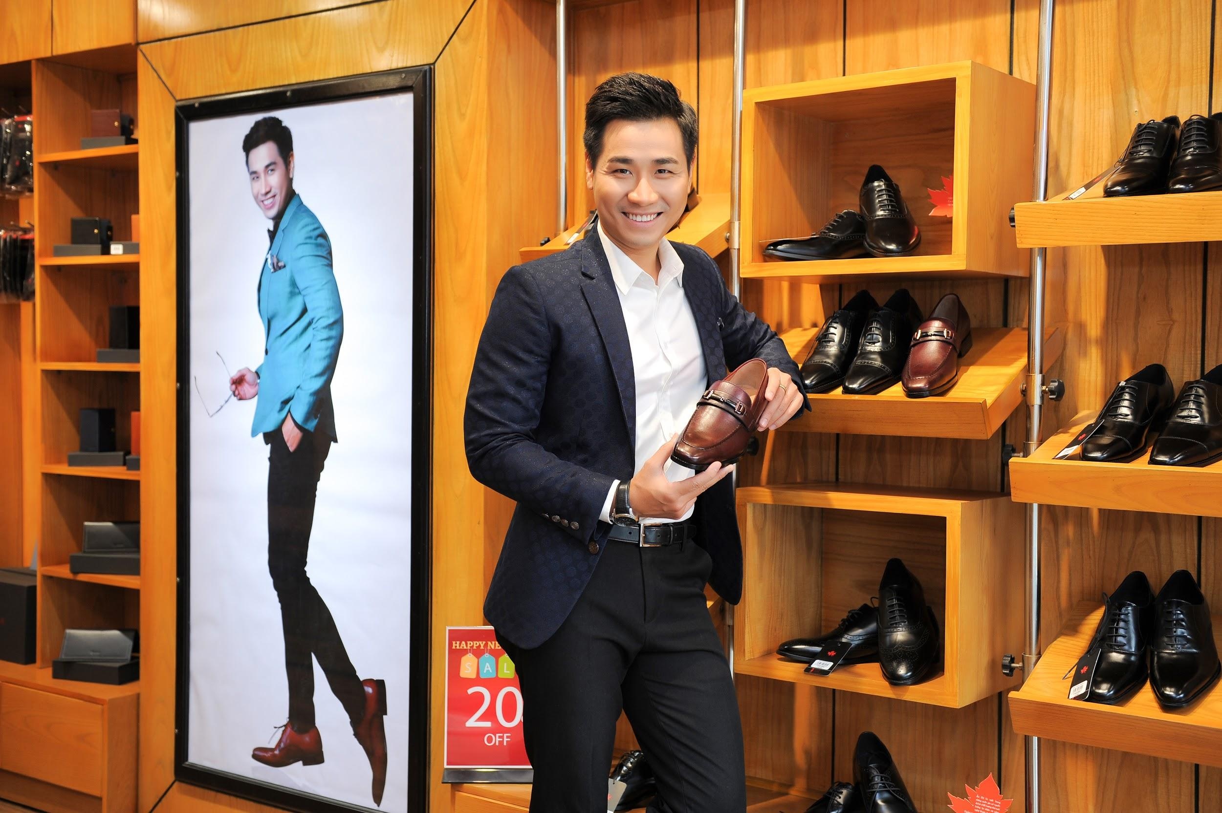 MC Nguyen Khang banh bao mua sam dip cuoi nam hinh anh