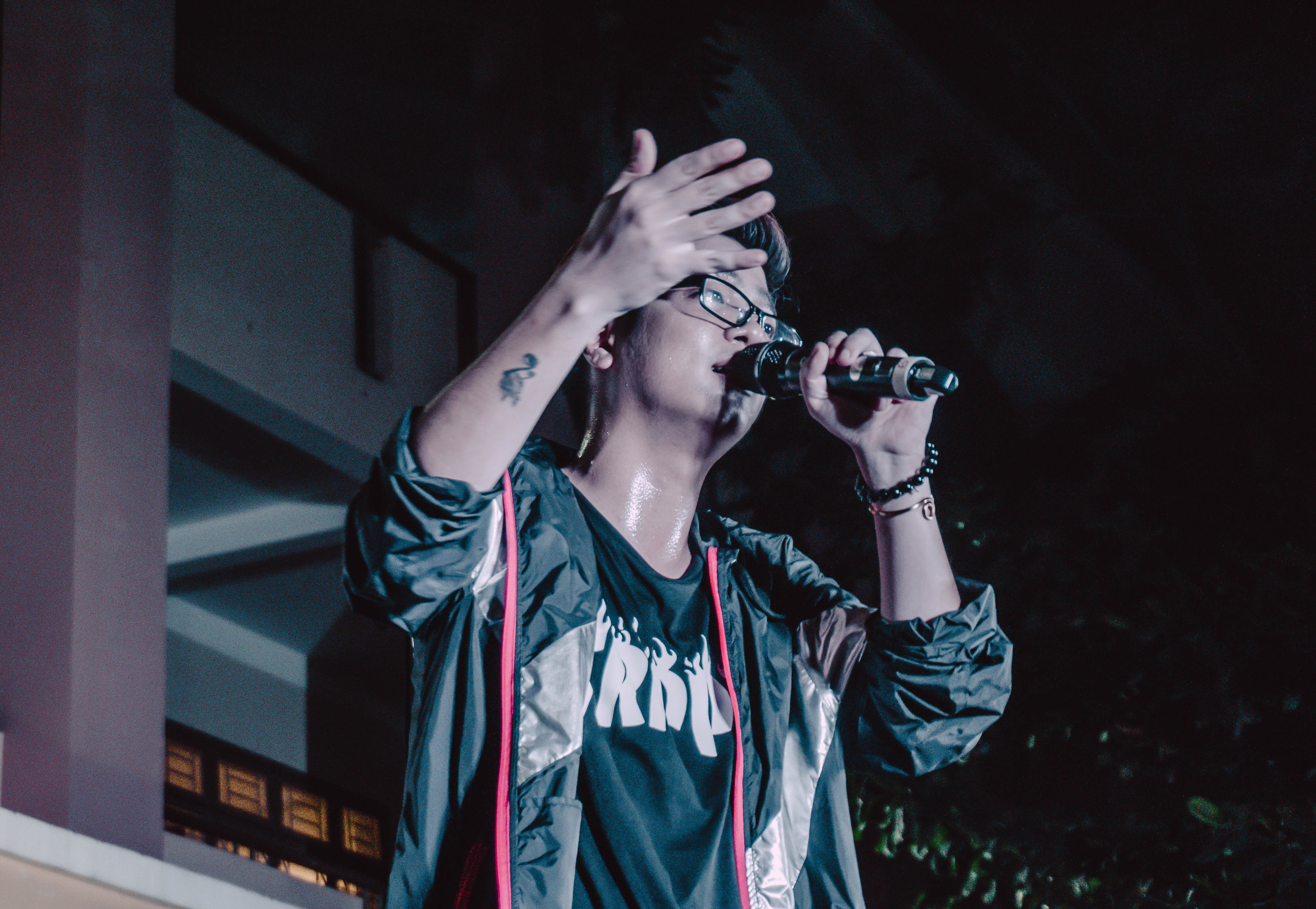 Bui Anh Tuan, Sunni Ha Linh hoi ngo trong dem nhac 'Thanh xuan' hinh anh