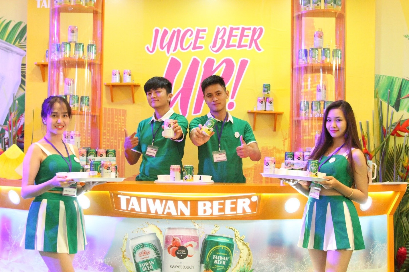 Le hoi 'Juice beer up' - diem hen cuoi tuan cho ban tre Sai Gon hinh anh