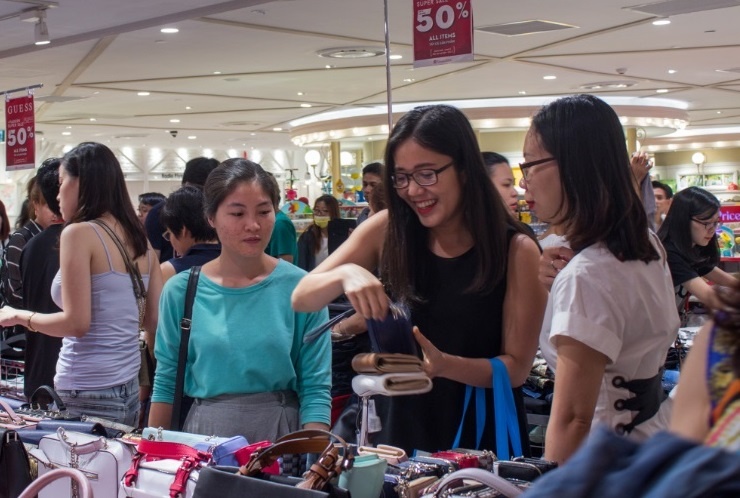 4 meo mua sam do thoi trang dip Tet hinh anh