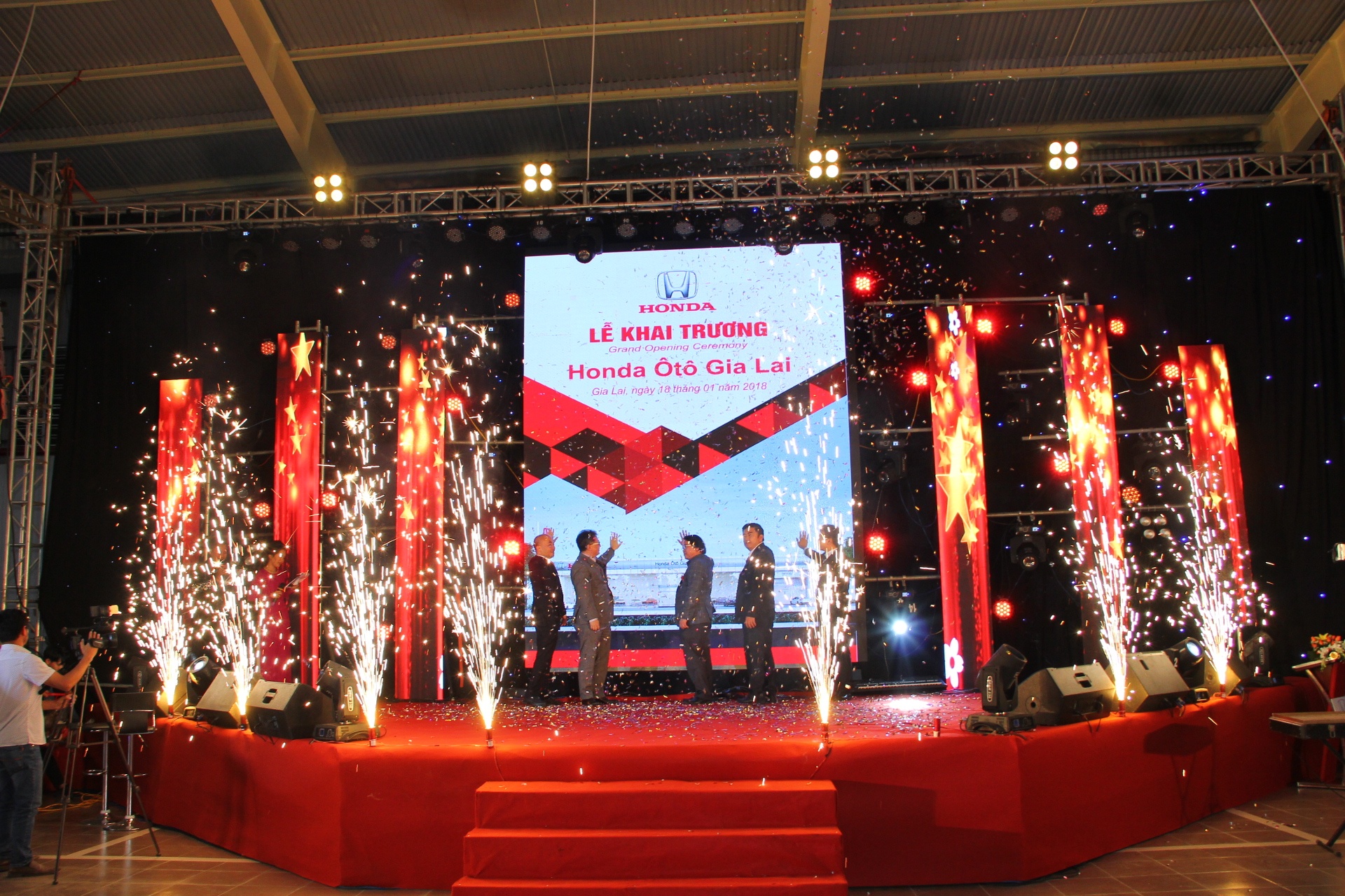 Honda Viet Nam khai truong 2 dai ly moi tai Gia Lai va Ha Tinh hinh anh