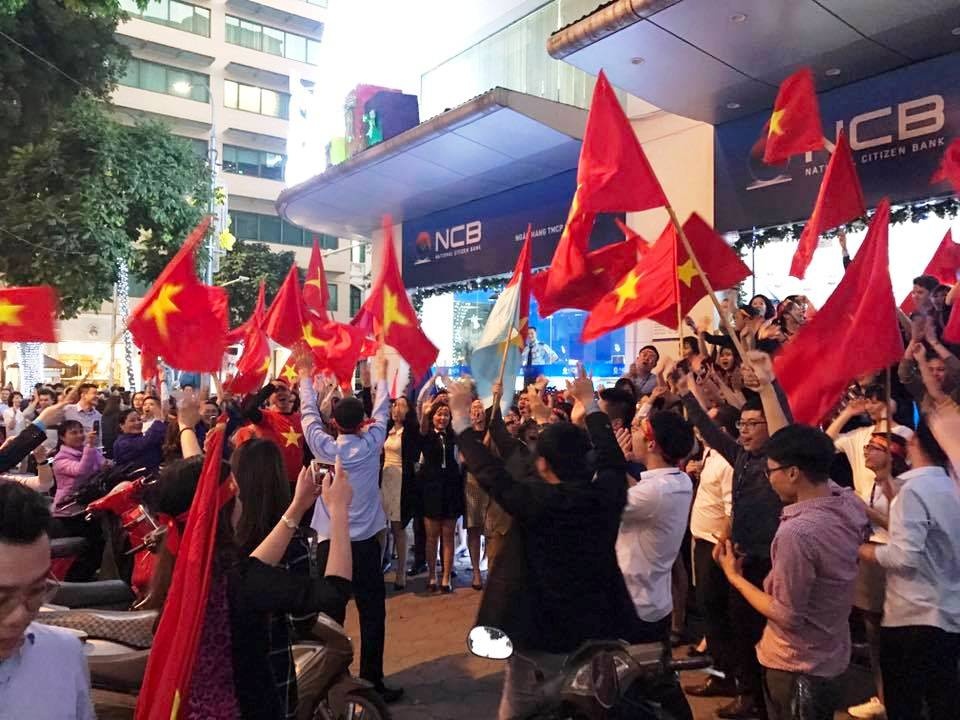 Ngan hang TMCP Quoc Dan thuong nong 200 trieu dong cho tuyen U23 VN hinh anh