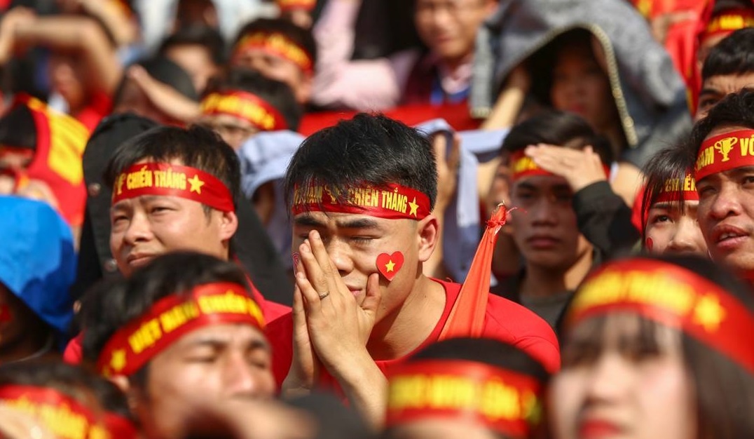 VinaPhone tang cuoc data roaming cho co dong vien Viet sang Trung Quoc hinh anh