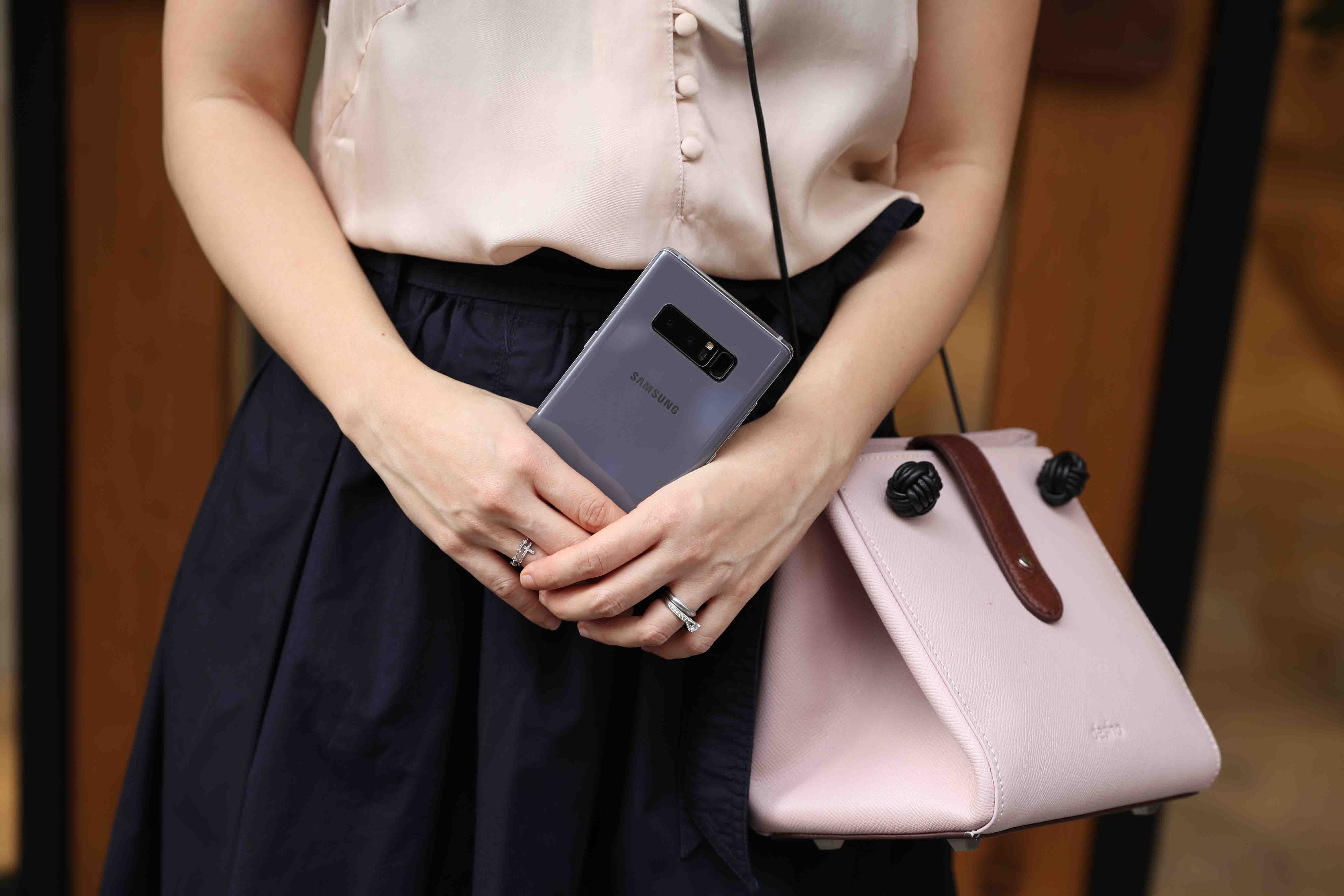 Galaxy Note 8 tim khoi: Dep nhu phu kien thoi trang hinh anh