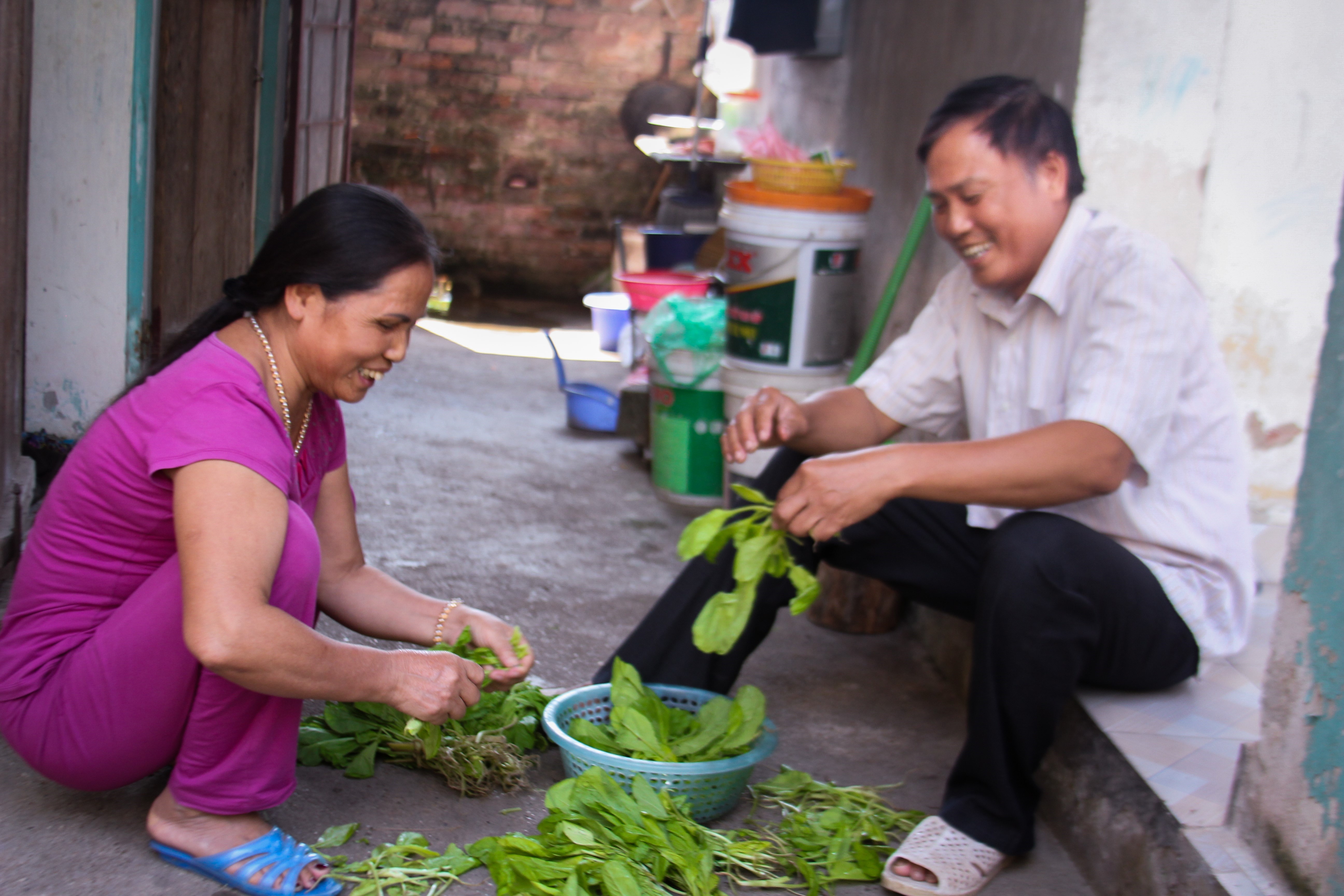 Vi sao can quan tam den 'cong viec cham soc khong luong'? hinh anh
