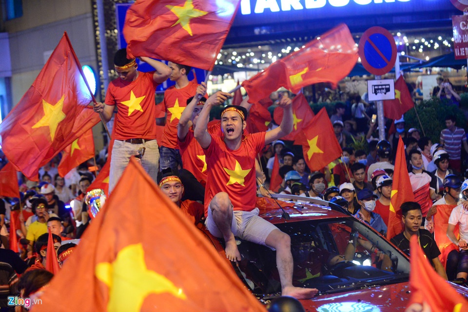 U23 Viet Nam vo dich, co dong vien se duoc uong bia Budweiser mien phi hinh anh