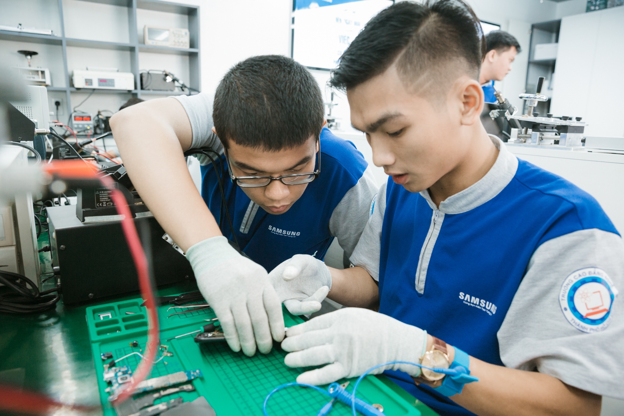 Samsung mo khoa day sua dien thoai chuyen nghiep hinh anh
