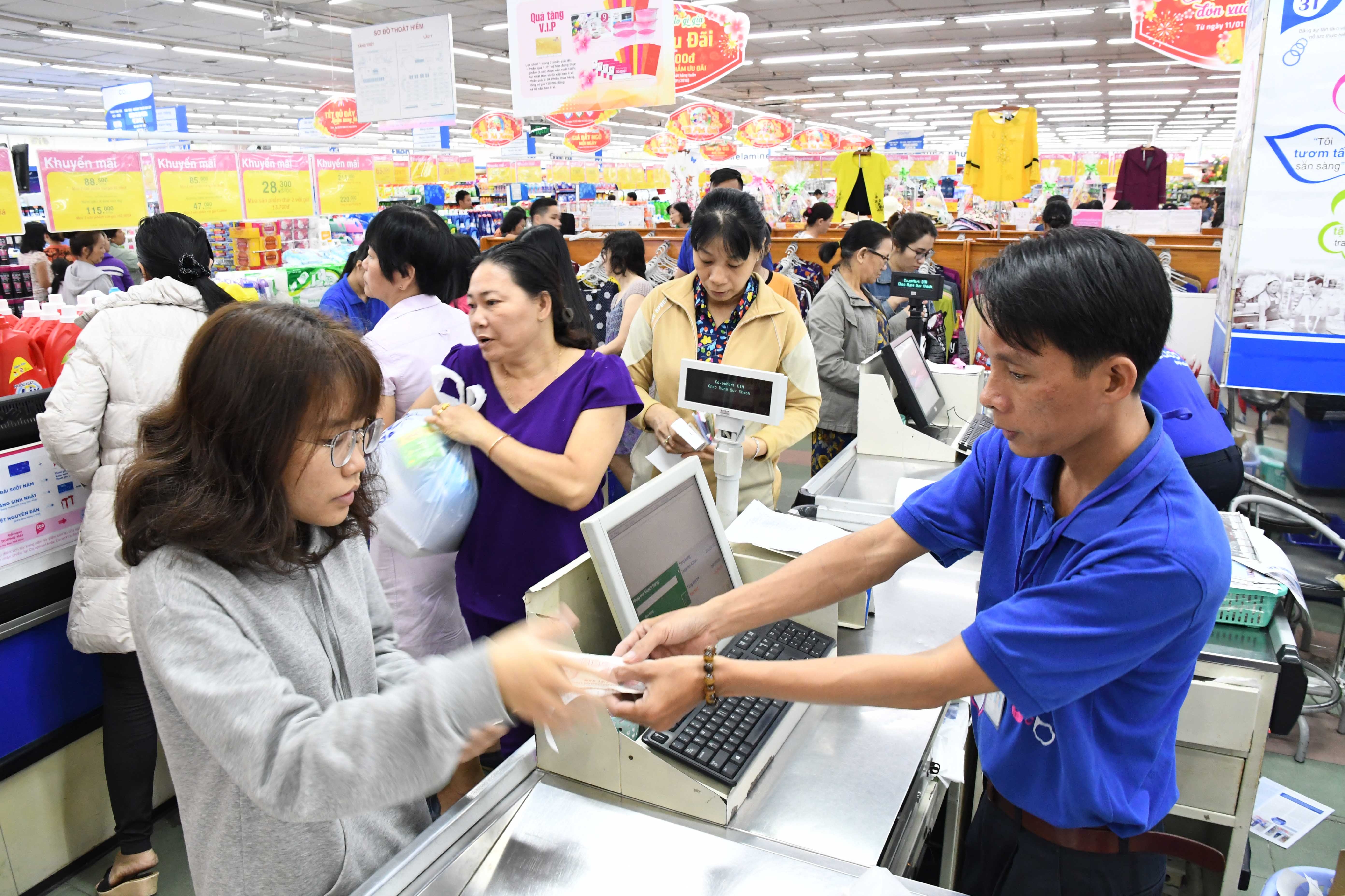 Co.opmart Hong Ngu giam gia manh mung khai truong, tang xe Honda Lead hinh anh