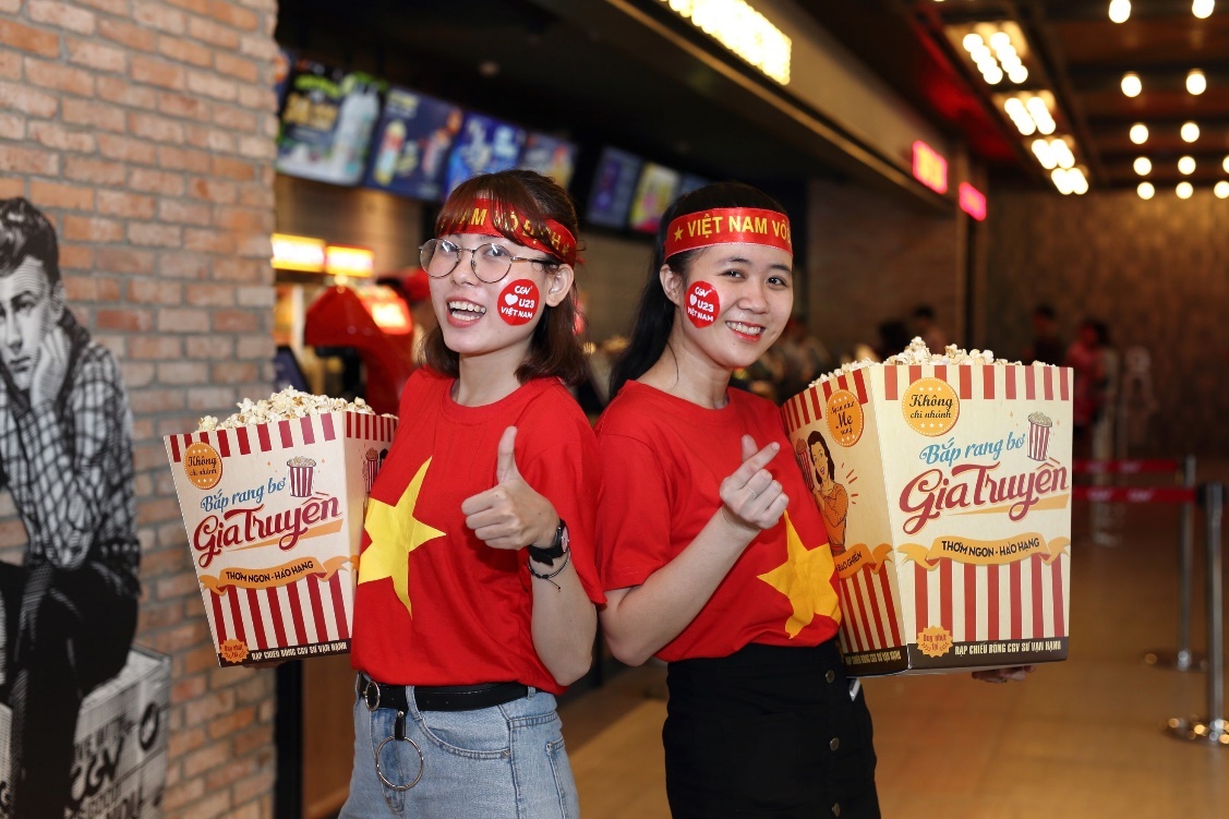 Gioi tre Sai Gon tung bung don le hoi bap khong lo hinh anh