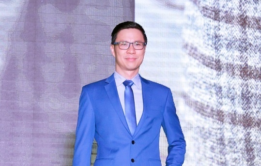 Ca si Nguyen Vu, MC Anh Quan lich lam trong au phuc Cataly hinh anh