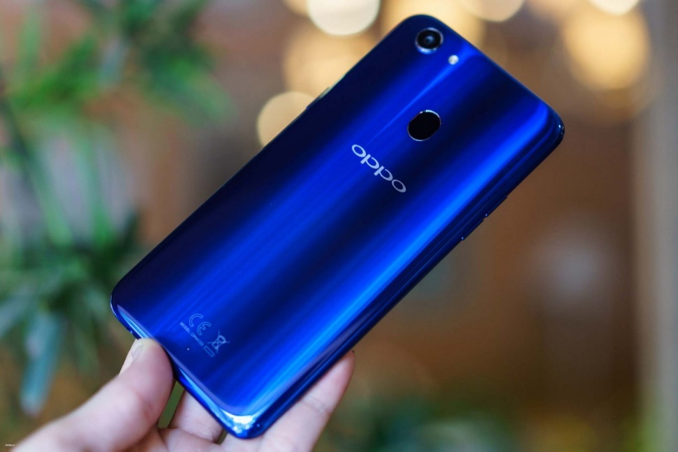 Oppo F5 phien ban xanh thach anh, gia 6,99 trieu dong hinh anh